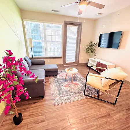Full Apartment, Close To Parks King Bed Pet-Friendly Top Amenities